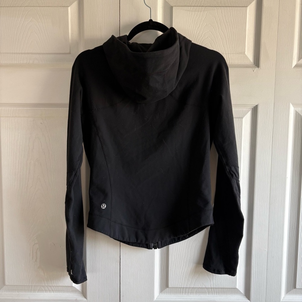 LULULEMON‎ Black Throw Me Over 8 Thumb-hole Hoodie zipper front pockets - Picture 3 of 4
